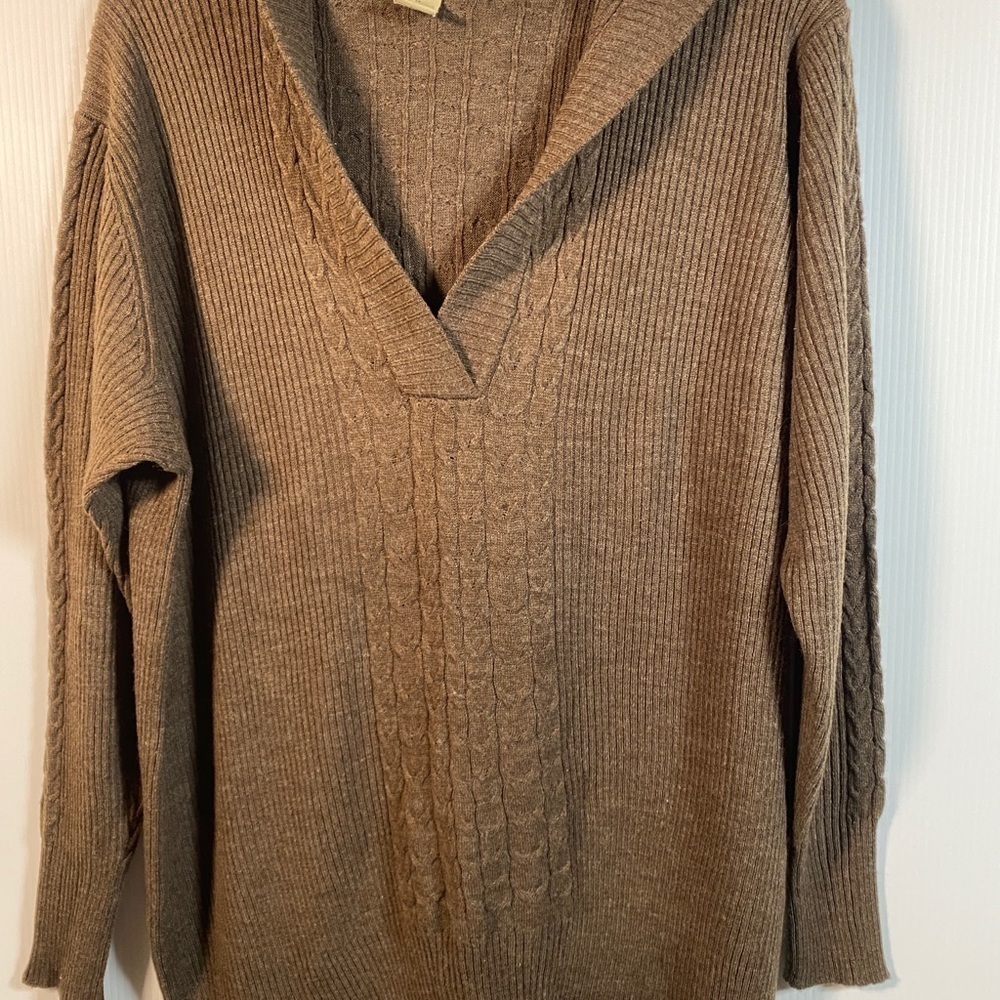 EVIE Hooded deep V-neck sweater with hood. Cable knit embellishments. Acrylic 1X